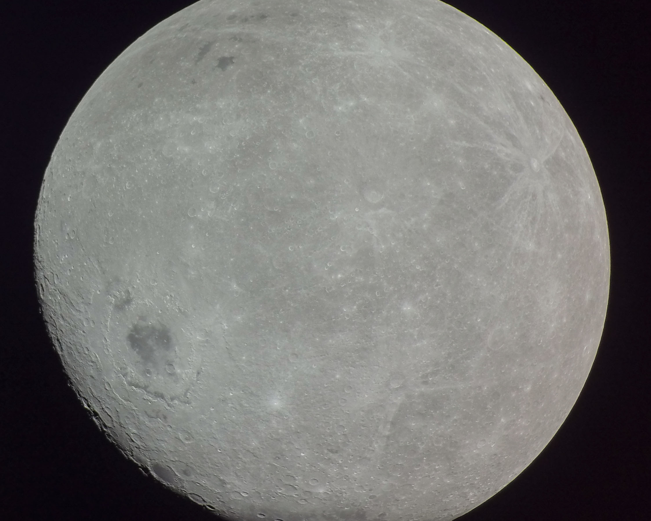 Photograph of the far side of the Moon, with Mare Orientale (centre left) and the mare of the crater Apollo (top left) being visible, taken by Orion spacecraft during the Artemis 1 mission (Credit : NASA)