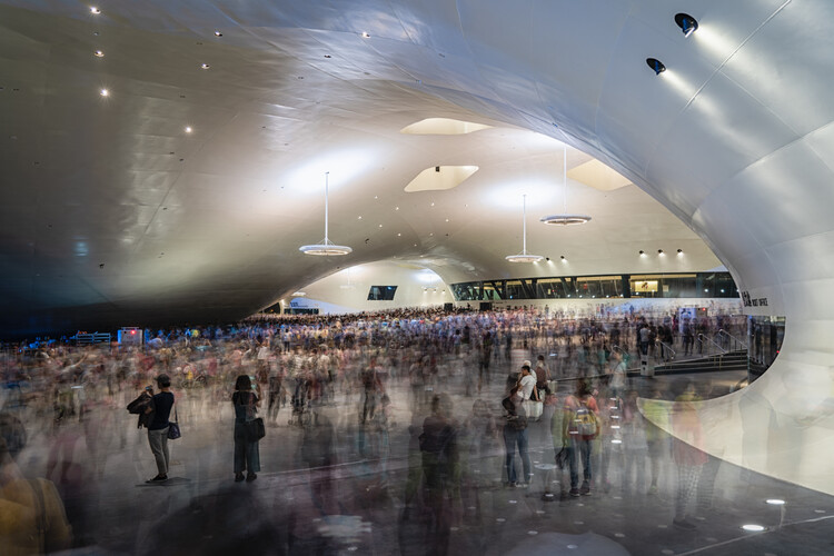 The Illusion of Lightness: Designing Civic Voids for Public Life - Image 2 of 16