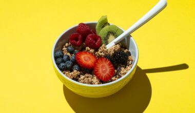 What's The Best Time Of Day To Eat Fiber? Dietitians Weigh In