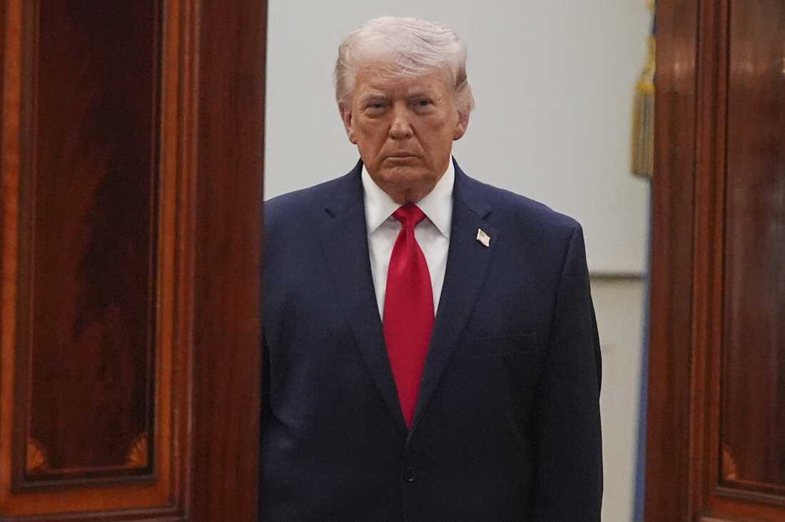 President Donald Trump arrives from the Blue Room to speak about the Iran war from the Cross Hall of the White House on April 1.