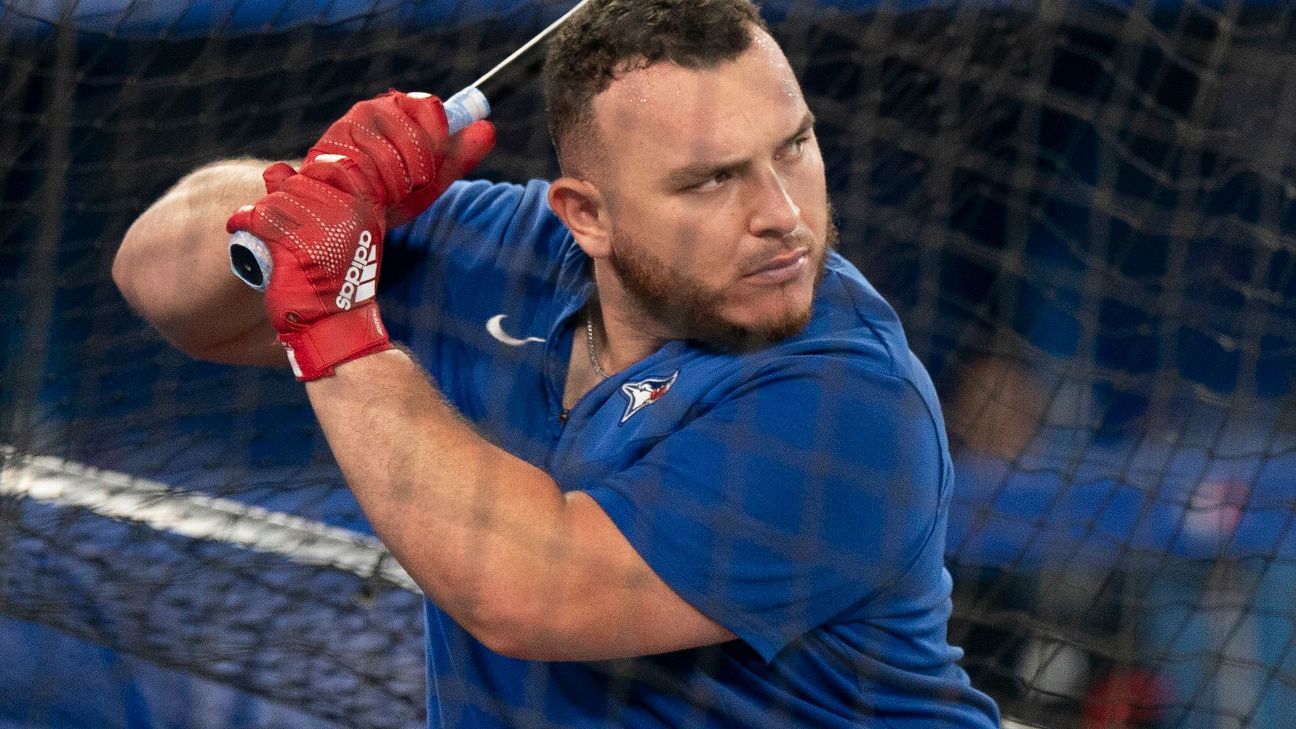 Blue Jays place Alejandro Kirk on 10-day IL with thumb fracture