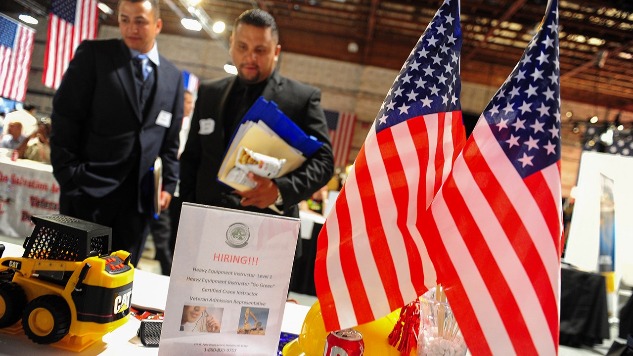 Gallup finds U.S. worker optimism on job market fell to 28% in 2025