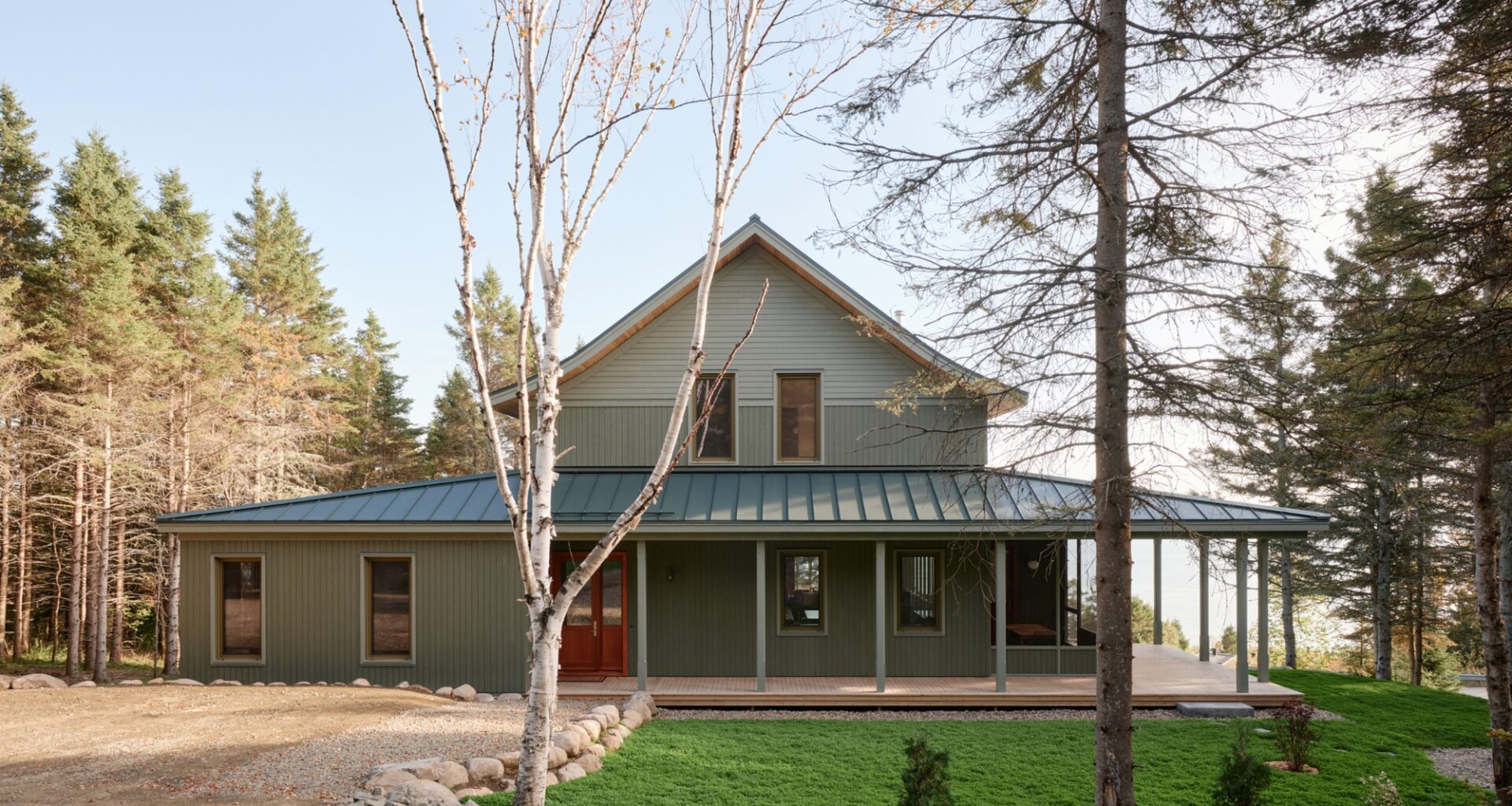 Le Grand Bercail House / L. McComber
