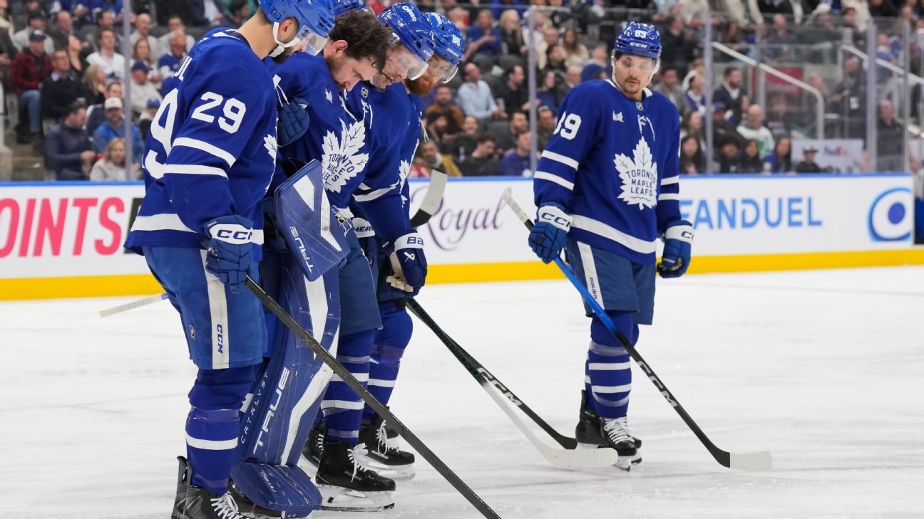 Anthony Stolarz leaves Maple Leafs' game with lower-body injury