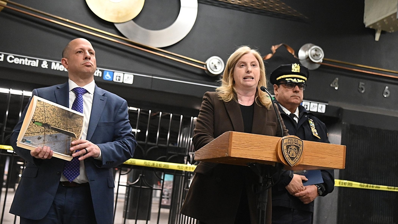 Grand Central stabbing: Police fatally shoot suspect who stabbed 3 people