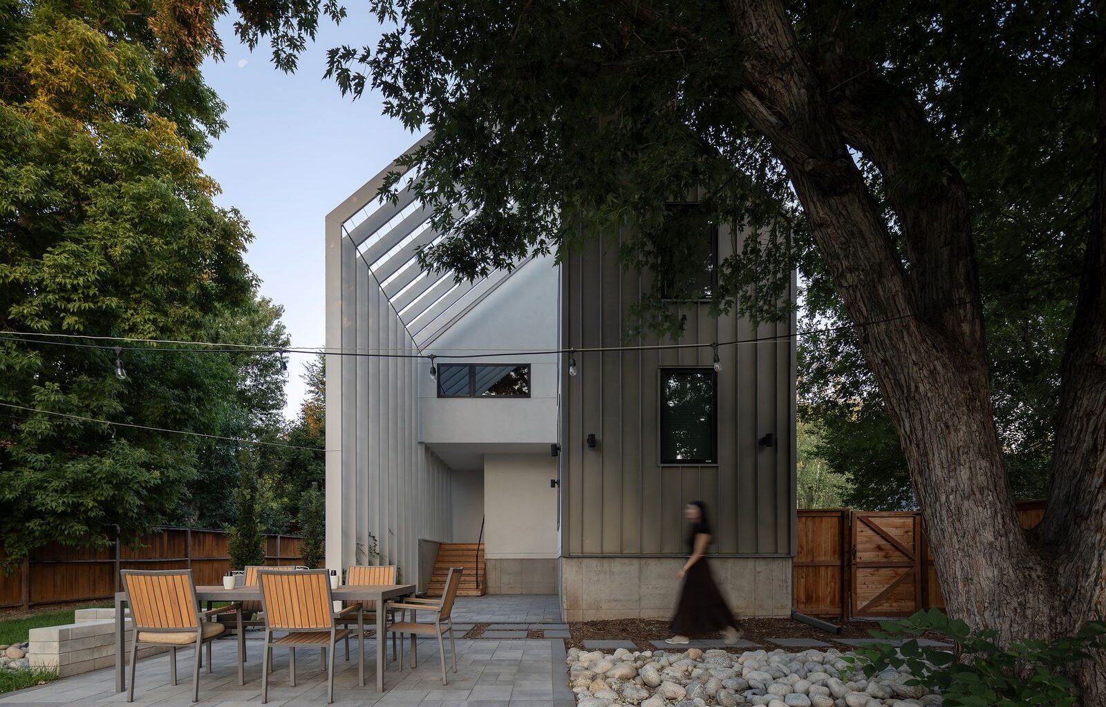 A Soaring Library in This Boulder Home Makes the “Bookshelf Wealth” Trend Look Like Small Potatoes