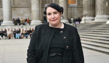 Lena Dunham recalls father not wanting to vote with her amid 2012 backlash