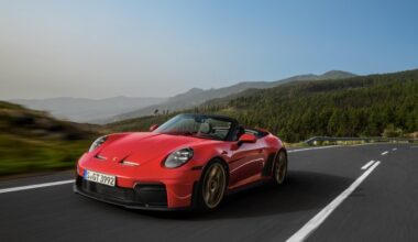 Lightweight cabriolet with a high-revving naturally aspirated engine and manual transmission