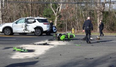 Police: Lakeland Avenue in Bohemia closed after serious crash