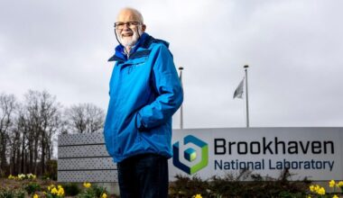 BNL scientist wins prestigious Breakthrough Prize in Physics