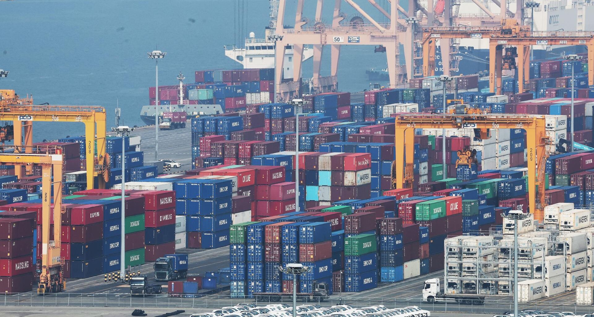 Containers bound for export are stacked at a port in Pyeongtaek, Gyeonggi Province, April 1. Yonhap