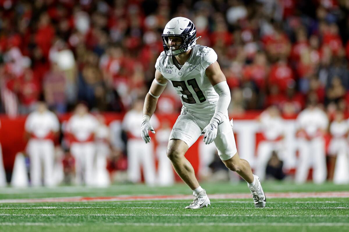 Oregon defensive back Dillon Thieneman plays against Rutgers on Oct. 18.