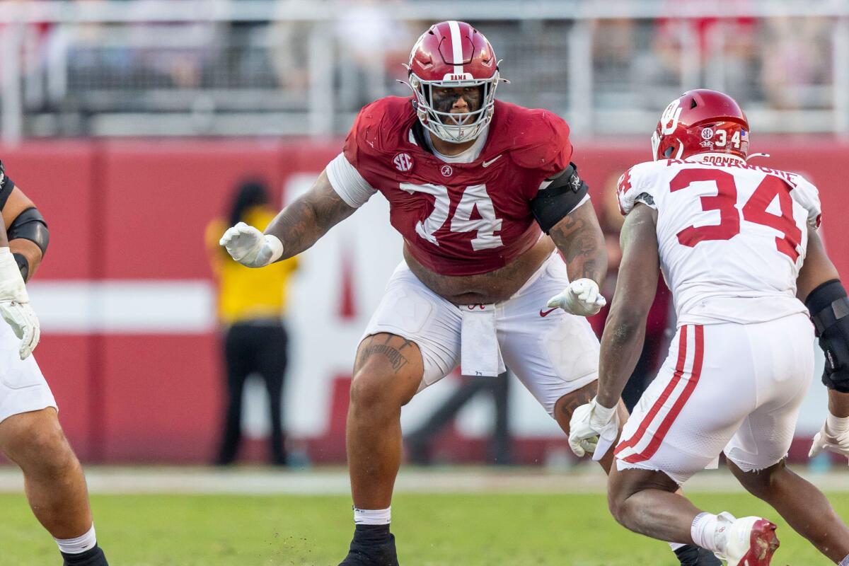 Alabama offensive lineman Kadyn Proctor blocks against Oklahoma on Nov. 15.