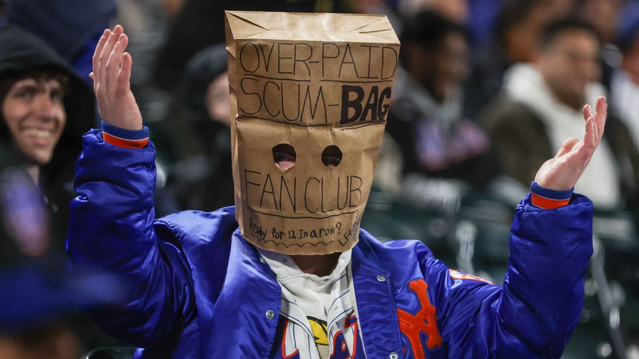 Fans of scuffling Mets mostly stay home on chilly N.Y. night