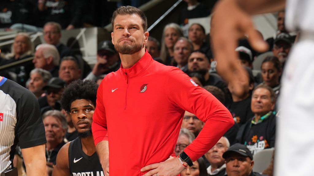 Blazers' Splitter on Dundon reports: 'Trying to be a pro'