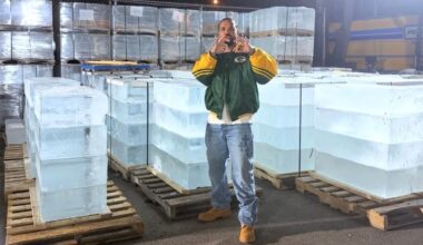 Drake rocks Packers jacket during 'Iceman' rollout, seemingly trolling Caleb Williams
