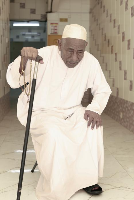 Older adults and difficulty rising from a chair