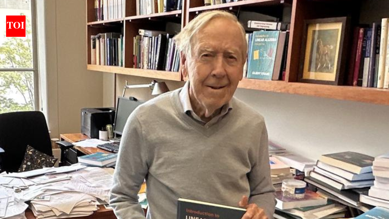 A teacher’s gift to the world: MIT professor who taught the math behind AI for 60 years has made his lectures free online |