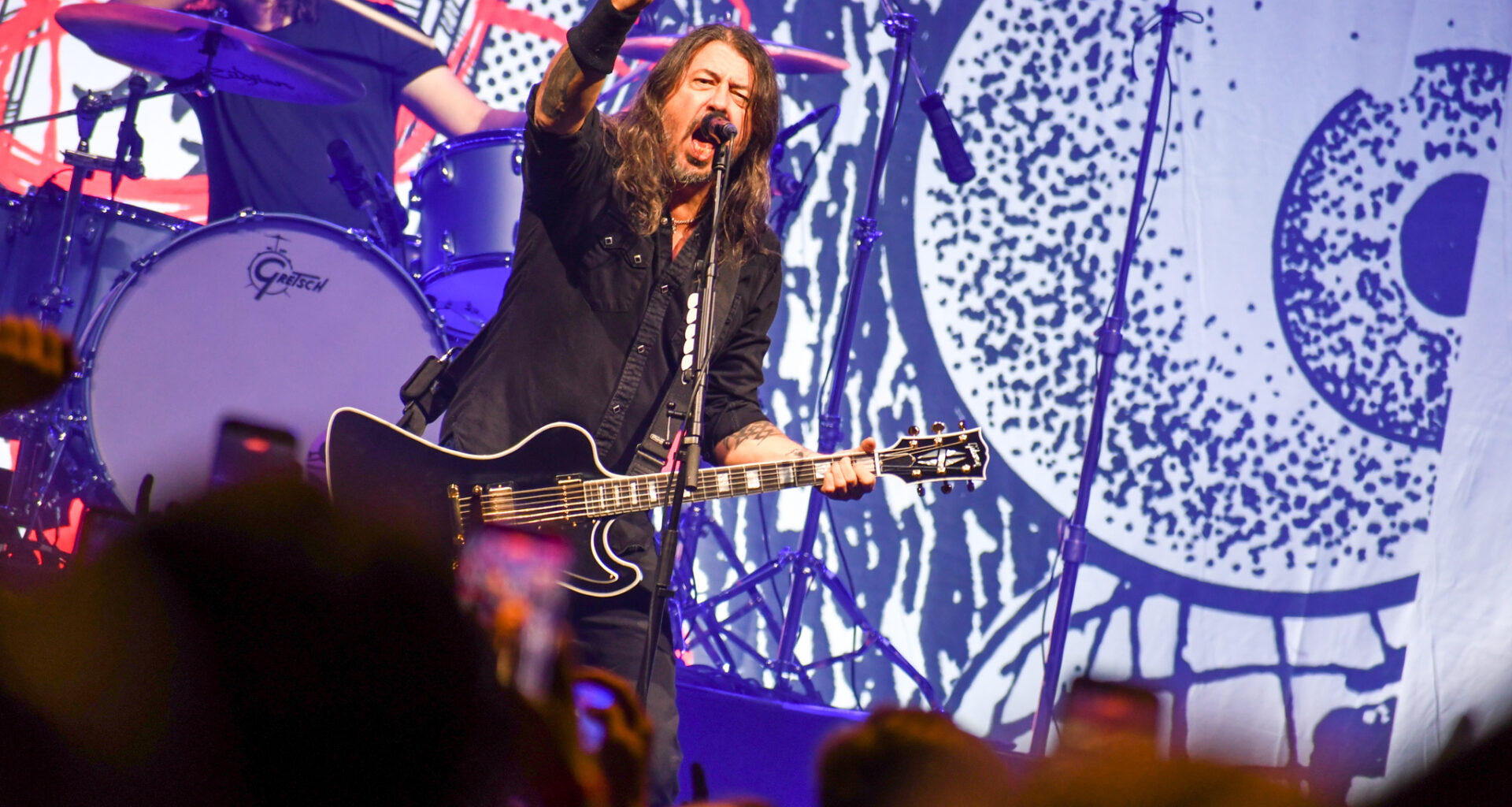 Foo Fighters open 'Take Cover' tour in CT with Bridgeport show