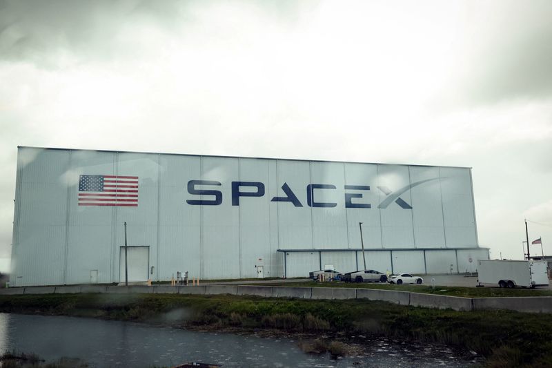 SpaceX to woo Wall Street with three-day analyst meet this week, sources say