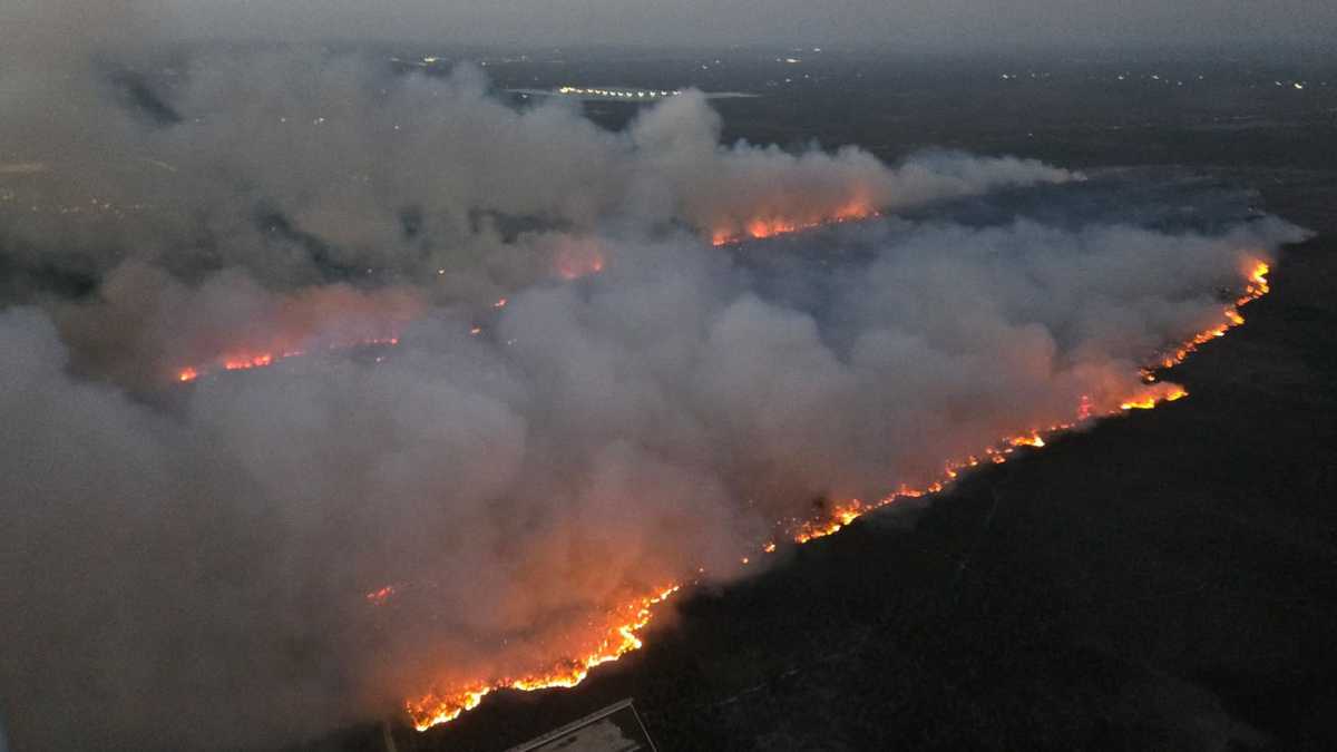 Picayune Strand brush fire burns more than 1,700 acres in Collier County, evacuations lifted