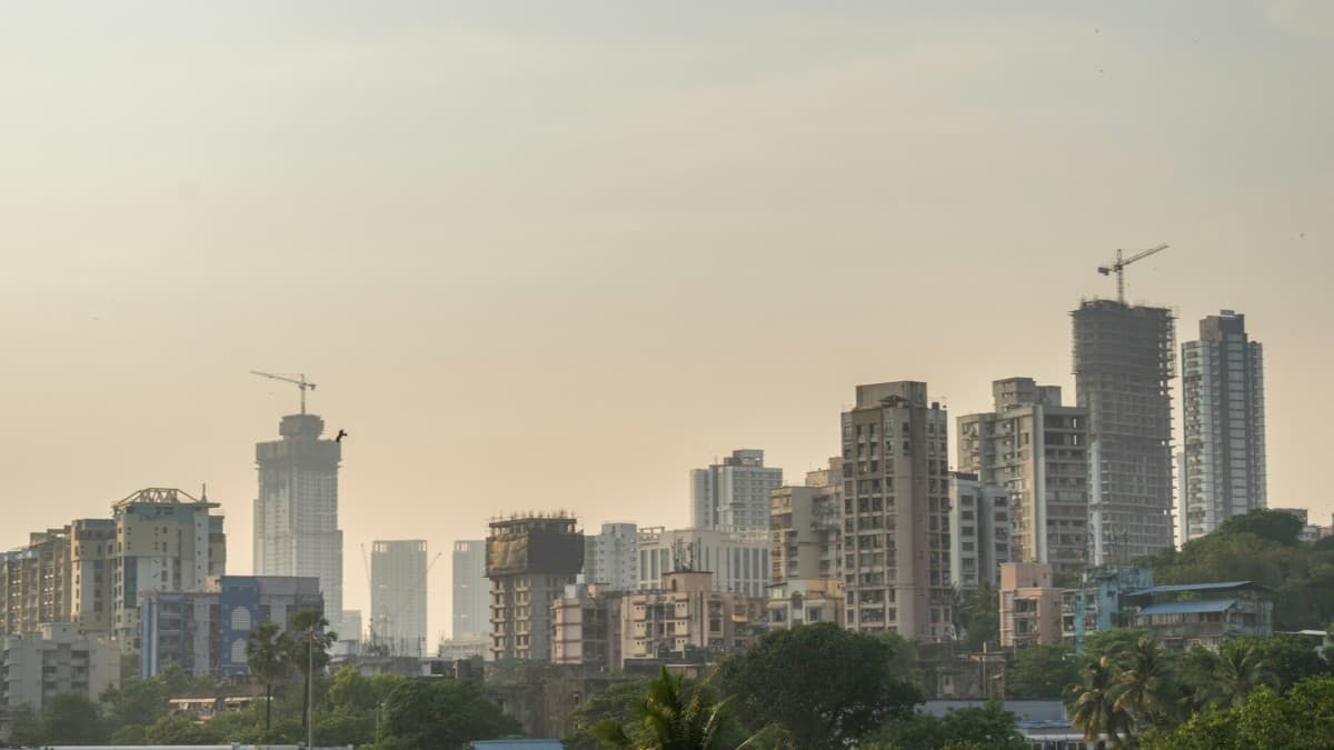 Energy Shock Prompts Analysts to Cut India's GDP Growth Forecasts