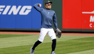 Watch Ichiro Statue Break at Mariners' Unveiling Outside of T-Mobile Park