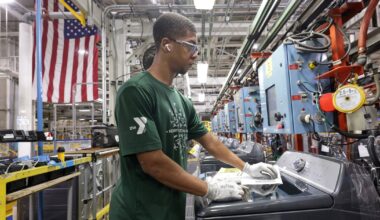 Americans are getting smaller pay raises as inflation ticks up