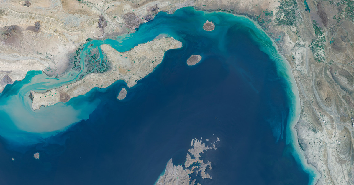 Iran threatens shipping in Gulf, Red Sea; Trump's Strait of Hormuz blockade continues