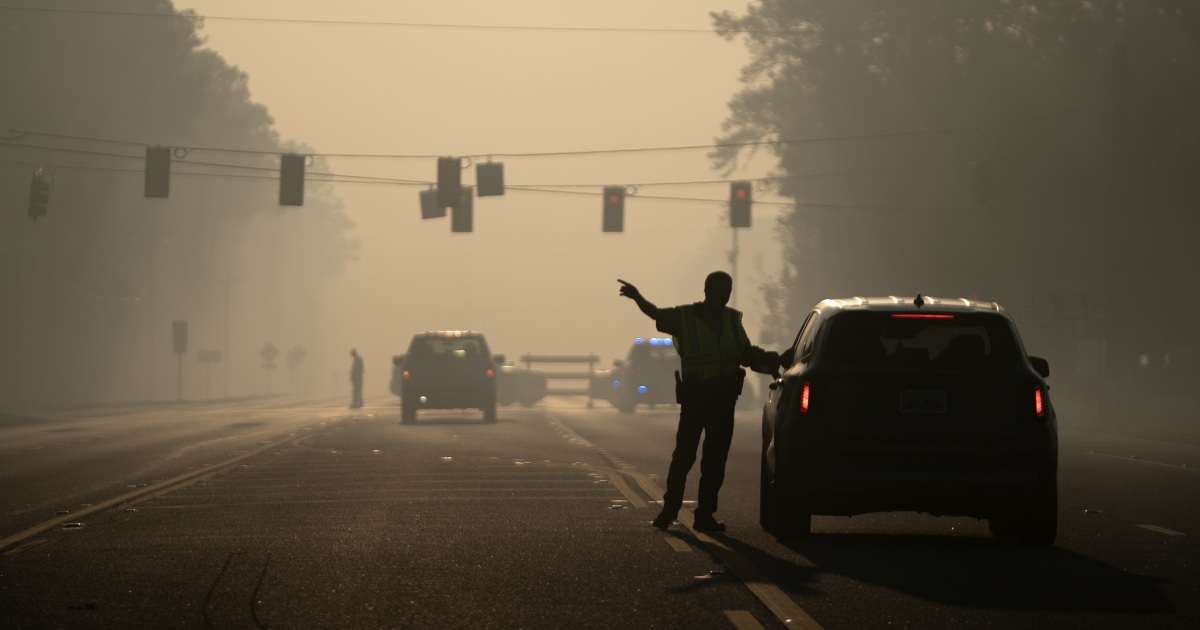 Georgia wildfires that destroyed more than 120 homes continue to threaten residents