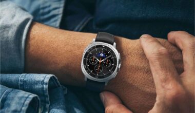 Samsung’s premium Galaxy smartwatch drops from $550 to $270 at Woot