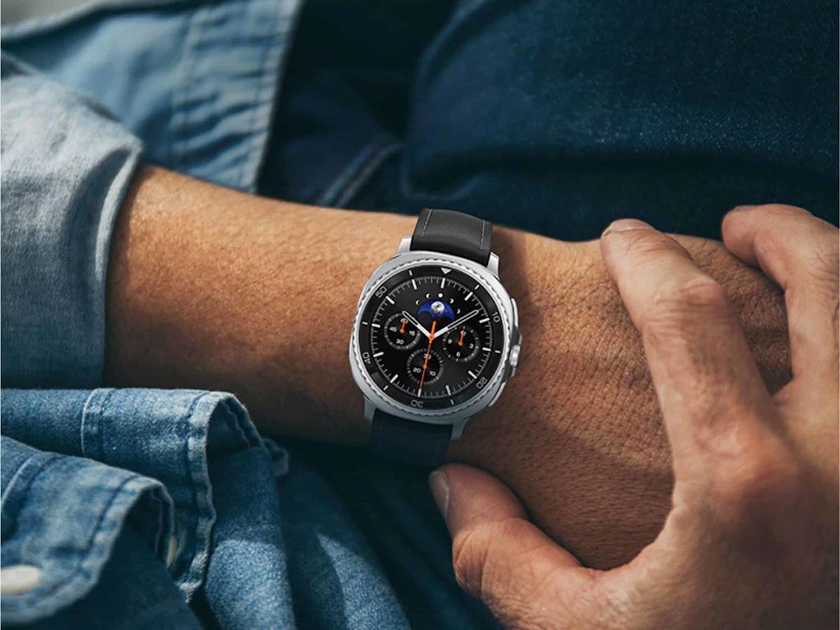 Samsung’s premium Galaxy smartwatch drops from $550 to $270 at Woot