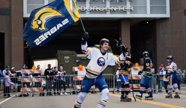 Hockey Fans in Buffalo Finish ‘O Canada’ After Singer’s Mic Malfunctions