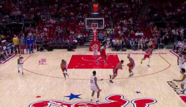 Kevin Durant scores 29 as the Rockets beat the 76ers 113-102 for their 8th straight win