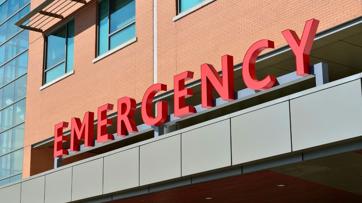 An emergency room sign with a red cross symbol