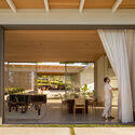 © Carolina Lacaz JL Residence / Kiko Castello Branco Arquitetura + Lucas Cunha - Interior Photography, Dining room