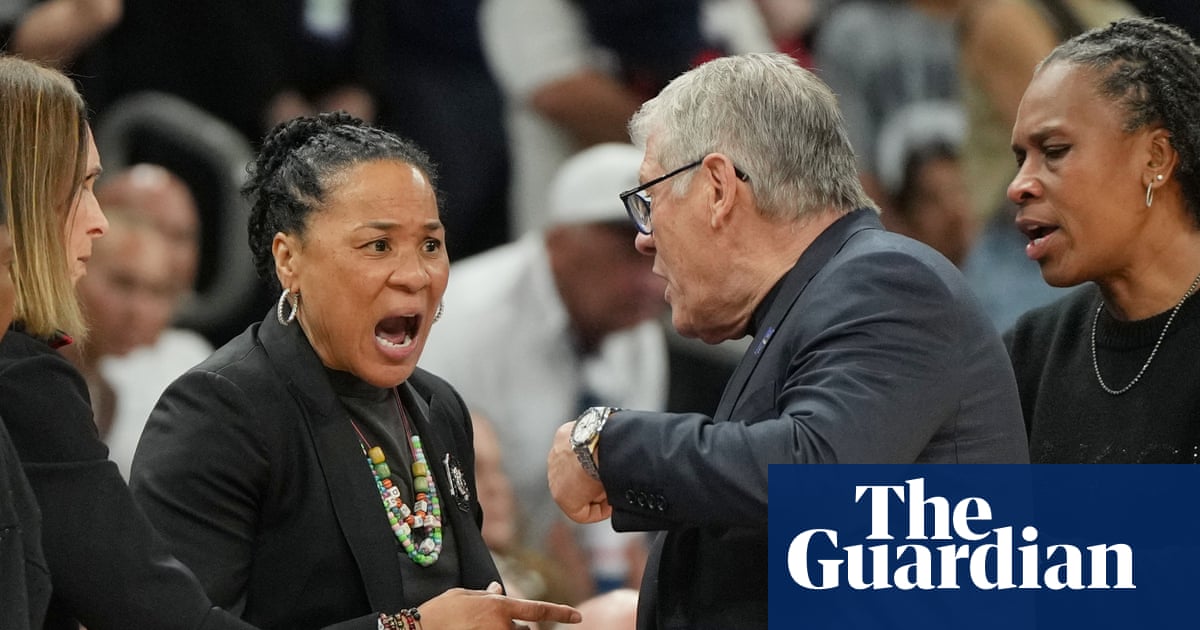Geno Auriemma and Dawn Staley have tense postgame exchange after South Carolina shock UConn in Final Four | NCAA Tournament 2026