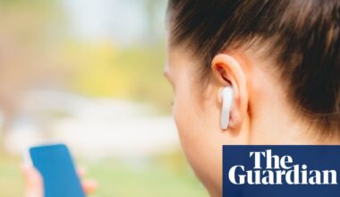 Labor’s planned gambling ad limits have influencer ‘blind spots’, experts warn | Gambling