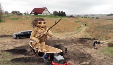Danish artist Thomas Dambo builds giant wooden troll in Iowa