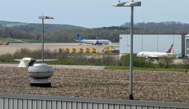 United Flight diverted to Pittsburgh International Airport after possible security concern