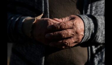 “Don’t take me to the hospital”: Undocumented immigrants in Texas are delaying medical care