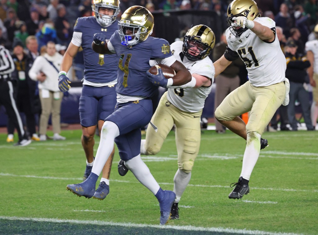 Running back Jeremiyah Love #4 of the Notre Dame Fighting Irish runs the ball for a touchdown against the Army Black Knights.