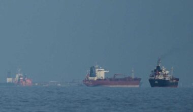 Oil prices rise after the US says it would block Iranian ports