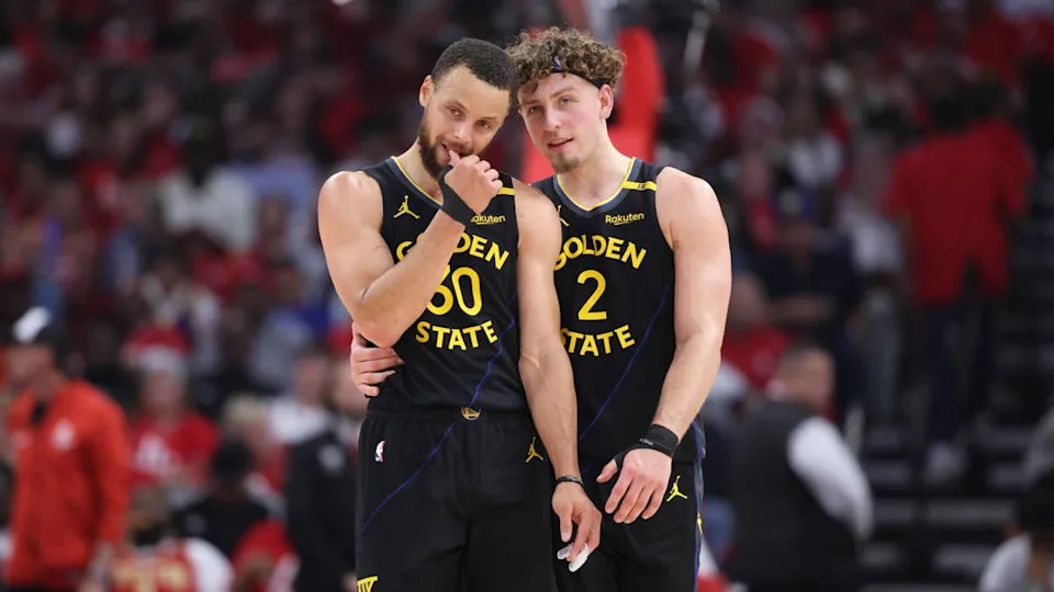 Golden State Warriors guards Steph Curry (30) and Brandin Podziemski (2).© Troy Taormina-Imagn Images
