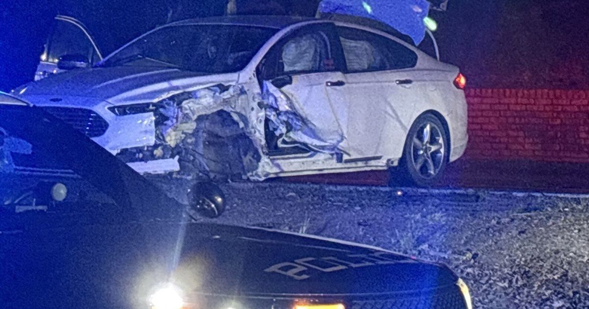 Power restored for hundreds after car crashes into pole in Raleigh :: WRAL.com