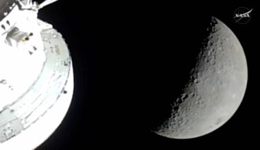 NASA's record-breaking crew Earth-bound after trip around moon