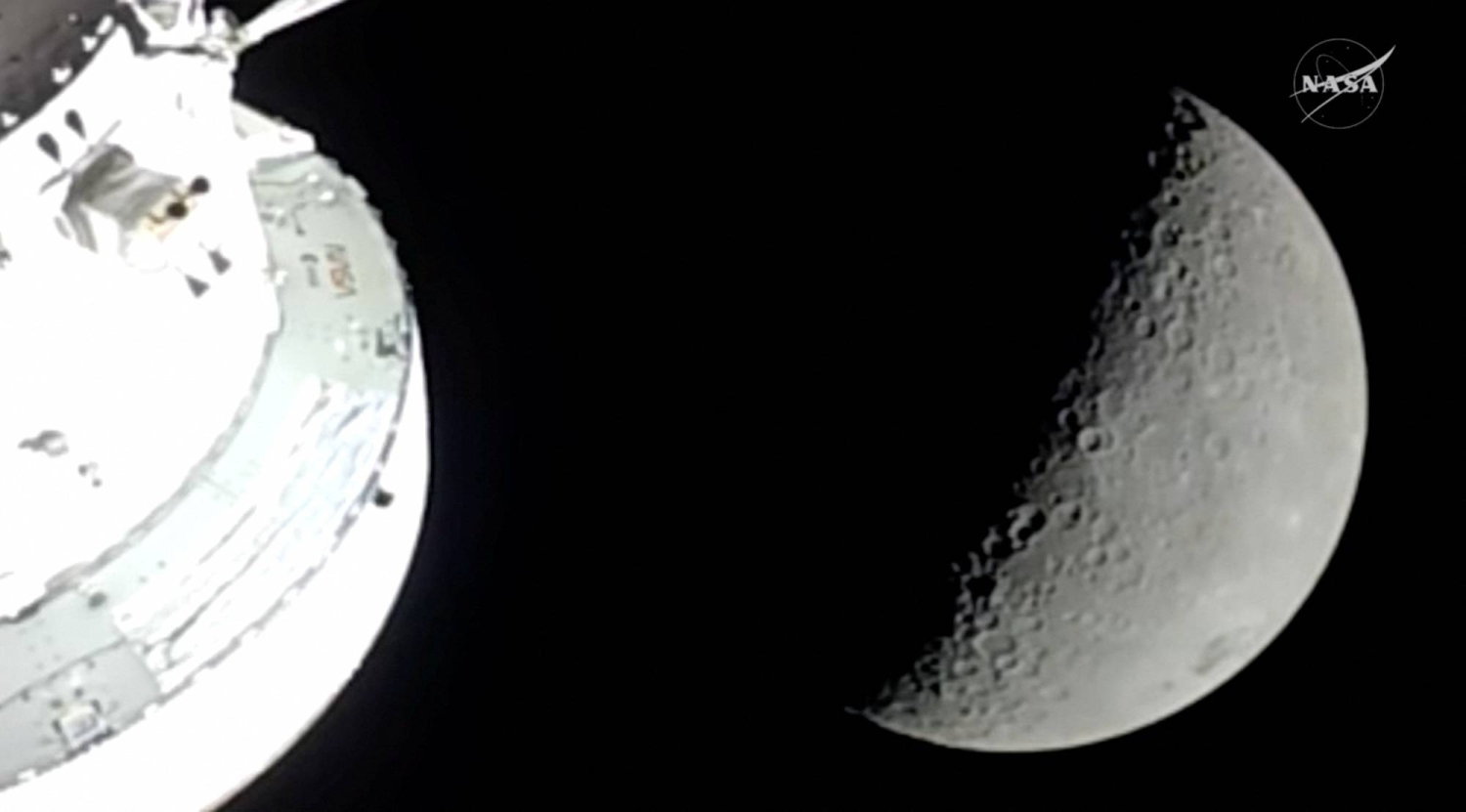 NASA's record-breaking crew Earth-bound after trip around moon