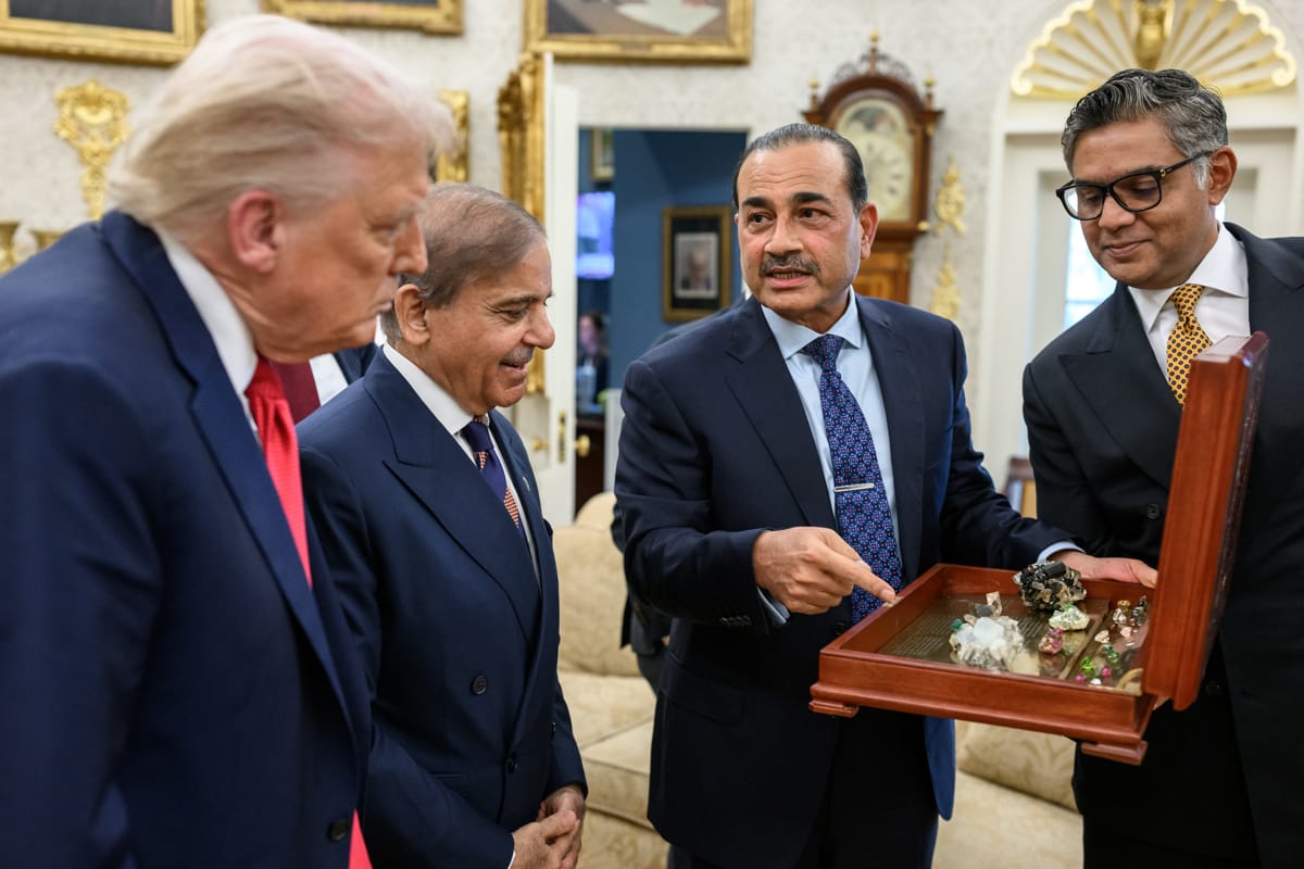 President Donald Trump is presented gifts from Prime Minister Shehbaz Sharif and Field Marshal Asim Munir of Pakistan, Thursday, September 25, 2025, in the Oval Office. (Official White House Photo by Daniel Torok)