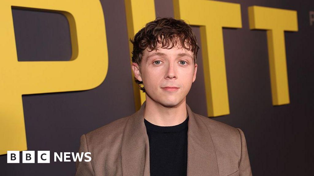 The Pitt star on 'graphic' reality of hit show and rumours Clooney helped him get role - BBC