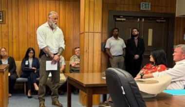 Jasper County officials listen to crowd’s concerns over lack of a local mental health care facility | Local News